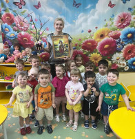 Светлый праздник Пасха в первой младшей группе Светлый праздник Пасха в первой младшей группе.