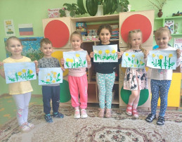 Воздушные одуванчики у ребят средней группы Воздушные одуванчики у ребят средней группы.